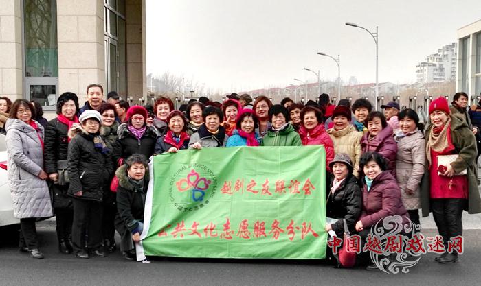 1517380548788858.jpg 寒风中等待入场.jpg